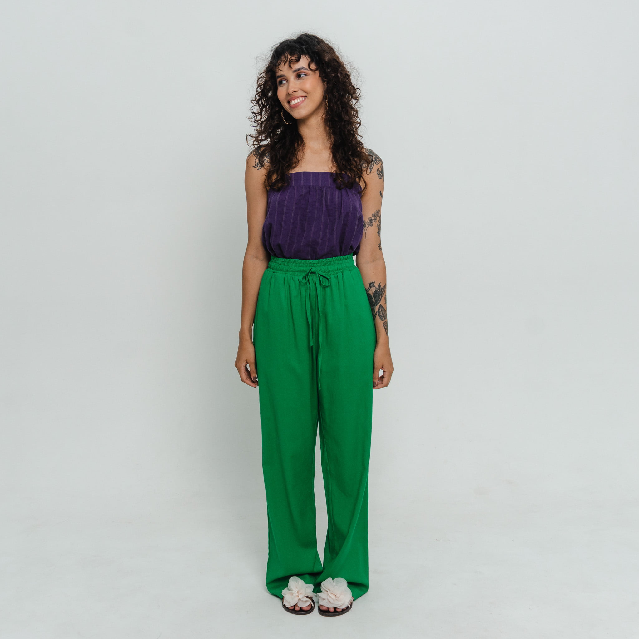 Calça Pantalona Aura Verde Bandeira // tecido com linho - La Tienda